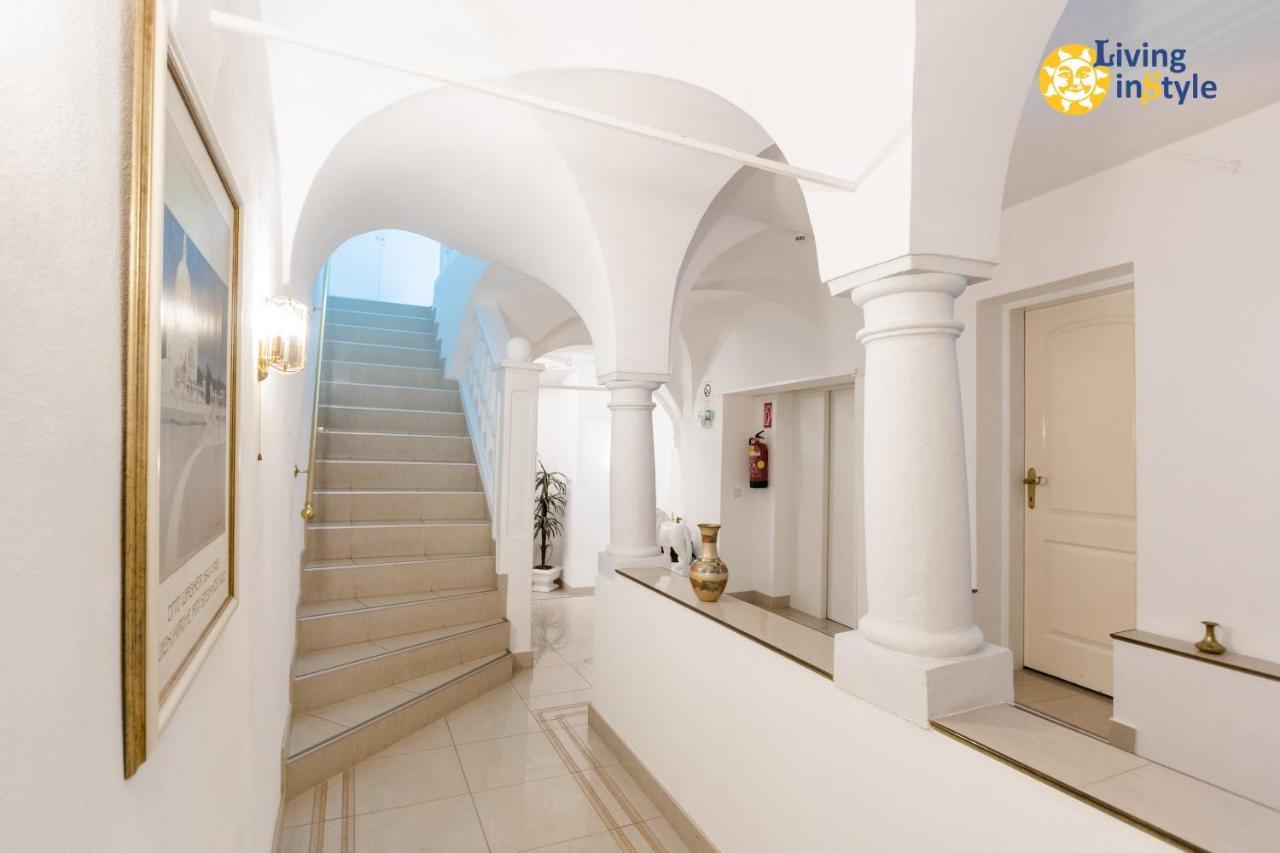 Living Instyle Apartment Кремс Екстериор снимка