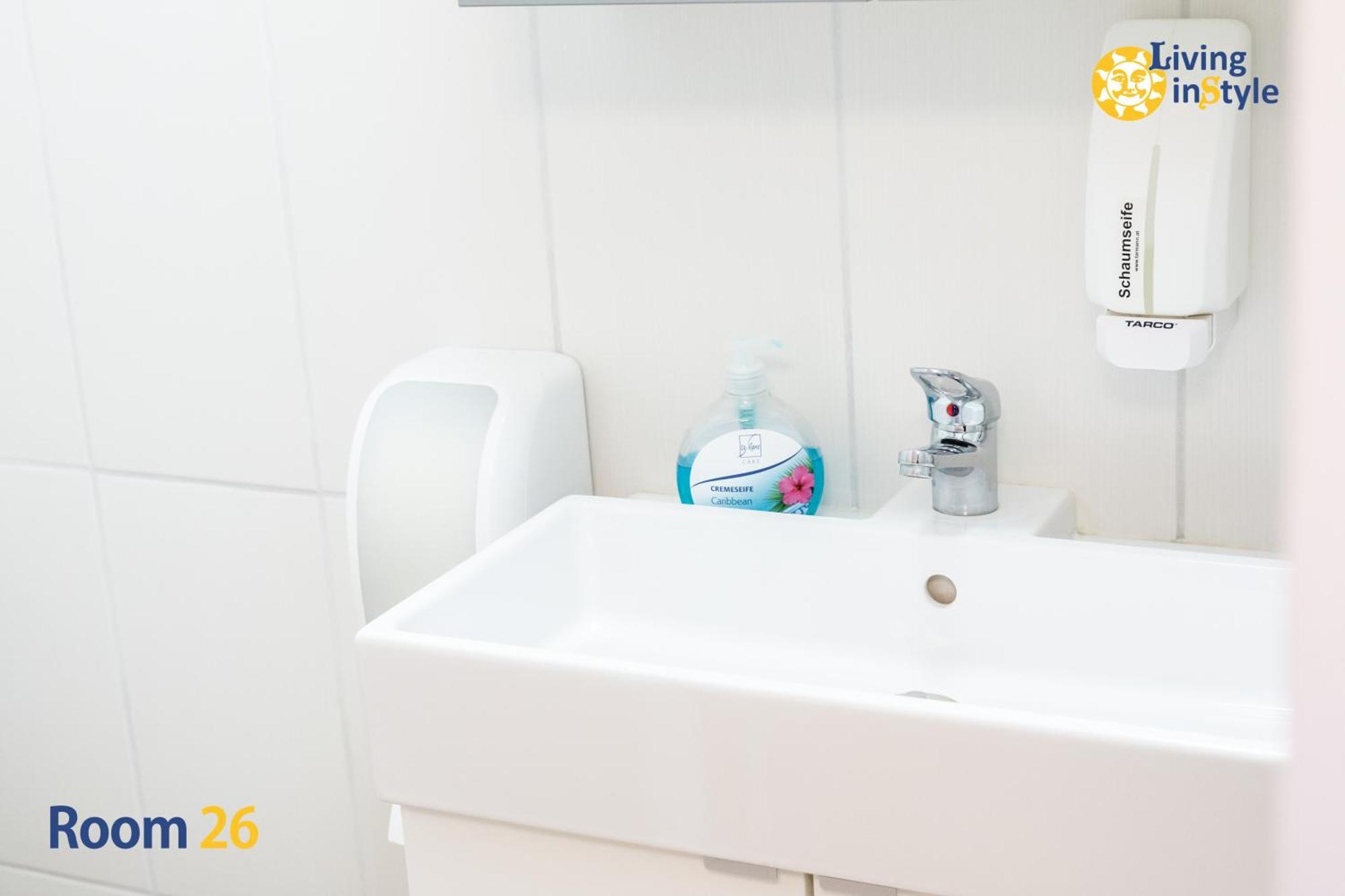 Living Instyle Apartment Кремс Екстериор снимка