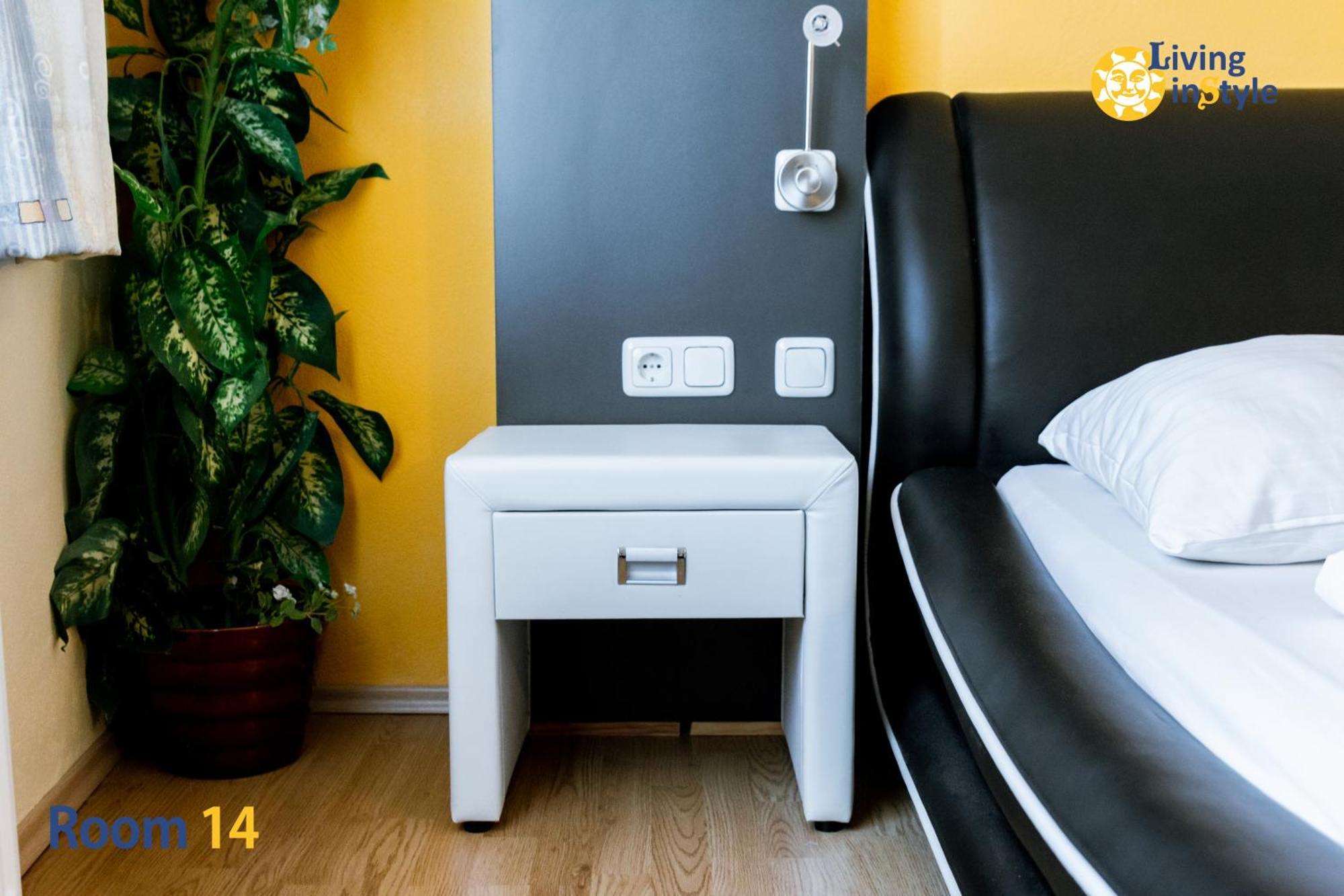 Living Instyle Apartment Кремс Екстериор снимка